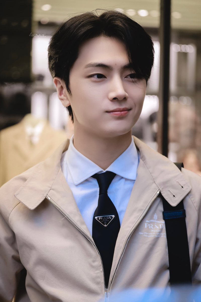 jayforever_02's tweet photo. 240918 Prada
.
.
.
#JAYalways
#JAY #제이 #종성 #ジェイ
#엔하이픈 #ENHYPEN #エンハイプン
#PradaSS25 #PRADAxENHYPEN https://t.co/dpNKuAGYzg