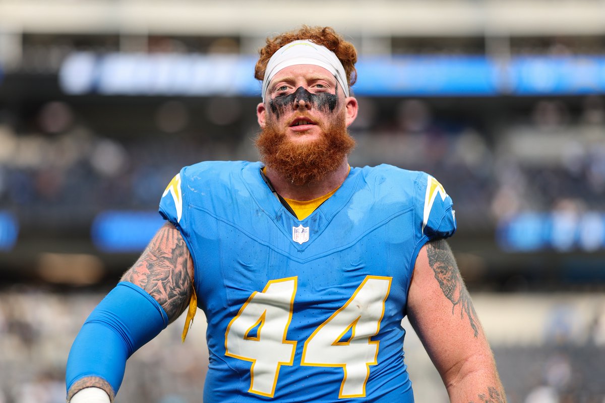 Scott Matlock is built DIFFERENT

45 offensive snaps 😤
23 defensive snaps 😤😤
29 special teams snaps 😤😤😤

*the only player this season to play both 5+ offensive and defensive snaps