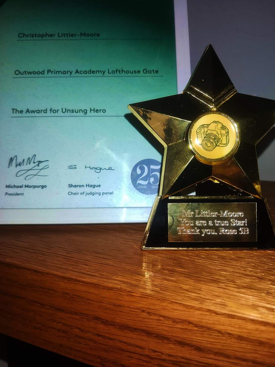 LittlerMoore's tweet photo. Came to work this morning, and when I arrived a child was looking for me, so they could give me this present from last year... 🥲🥲🥲
I've put next to my National Teaching Award! https://t.co/MiZyQYWub4