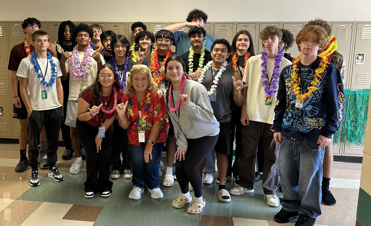 Hydo’s advisory is ready to “Say Aloha to the Vikings” Go Longhorns! #WeAreGR #GRoovyGReatness