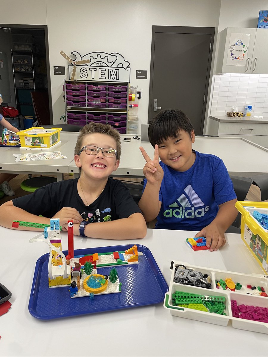 MichelleKozak20's tweet photo. Who loves crazy carnival games?  Well, third graders at Countryside of course!  @iJoeRobinson @barrington220 https://t.co/gOWtalE2U5