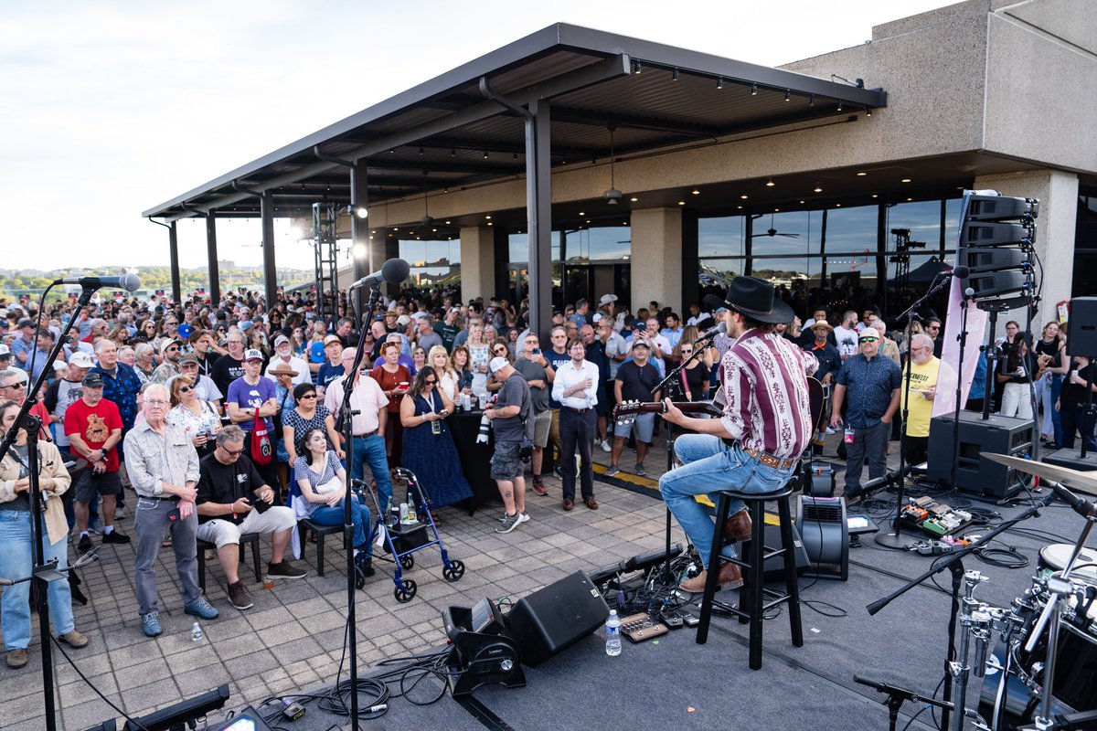 We’re so lucky that <a href="/HoffmanKade/">Kade Hoffman</a> serenaded the crowd with “Lady Luck” and more at Rooftop On The Row supporting <a href="/AMERICANAFEST/">Americana Music Association</a> 🤩🍀🎶 #BMIRooftop 

📸: Erika Goldring for BMI