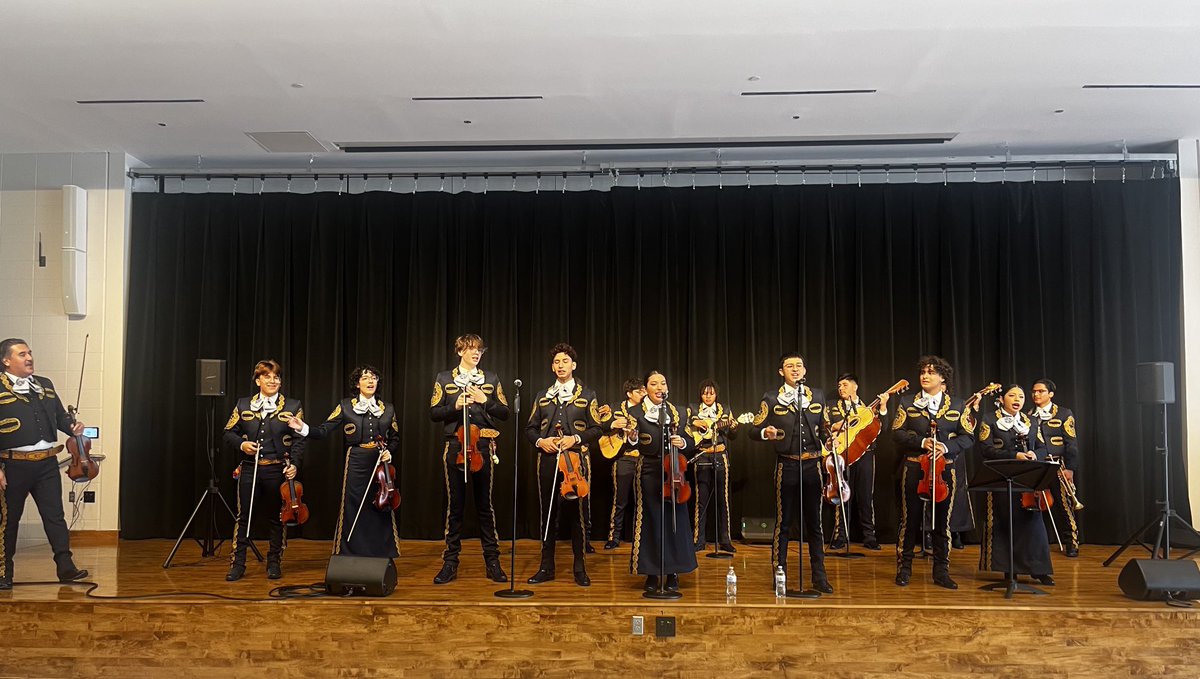 So blessed by the fine Mariachi band from Klein Collins!  It was a joy to hear them perform at our lunches today. 😊🎵🎶🎻🎺Our Bearcubs experienced a beautiful serenade! 💙⭐️💙⭐️💙 ⁦<a href="/jenny_mcgown/">Dr. Jenny McGown</a>⁩ ⁦<a href="/KleinCollins/">Klein Collins High School</a>⁩ ⁦<a href="/KleinISD/">Klein ISD</a>⁩