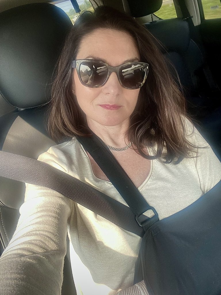 MsToriLondon's tweet photo. Had a bit of a rough week with a broken wrist and surgery last Thursday, but you can't keep me down! πͺ On the mend and pushing through!
#RecoveryMode #StillStrong #StrongerEveryDay #WristRecovery #HealingVibes https://t.co/giBVs5f3wC