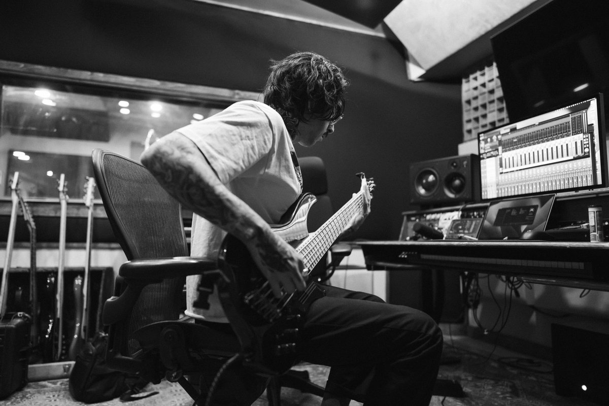 dayseeker's tweet photo. ᴀʟʙᴜᴍ ᴠɪ

photo by @thiswildbemis https://t.co/9yP5FUKsKO