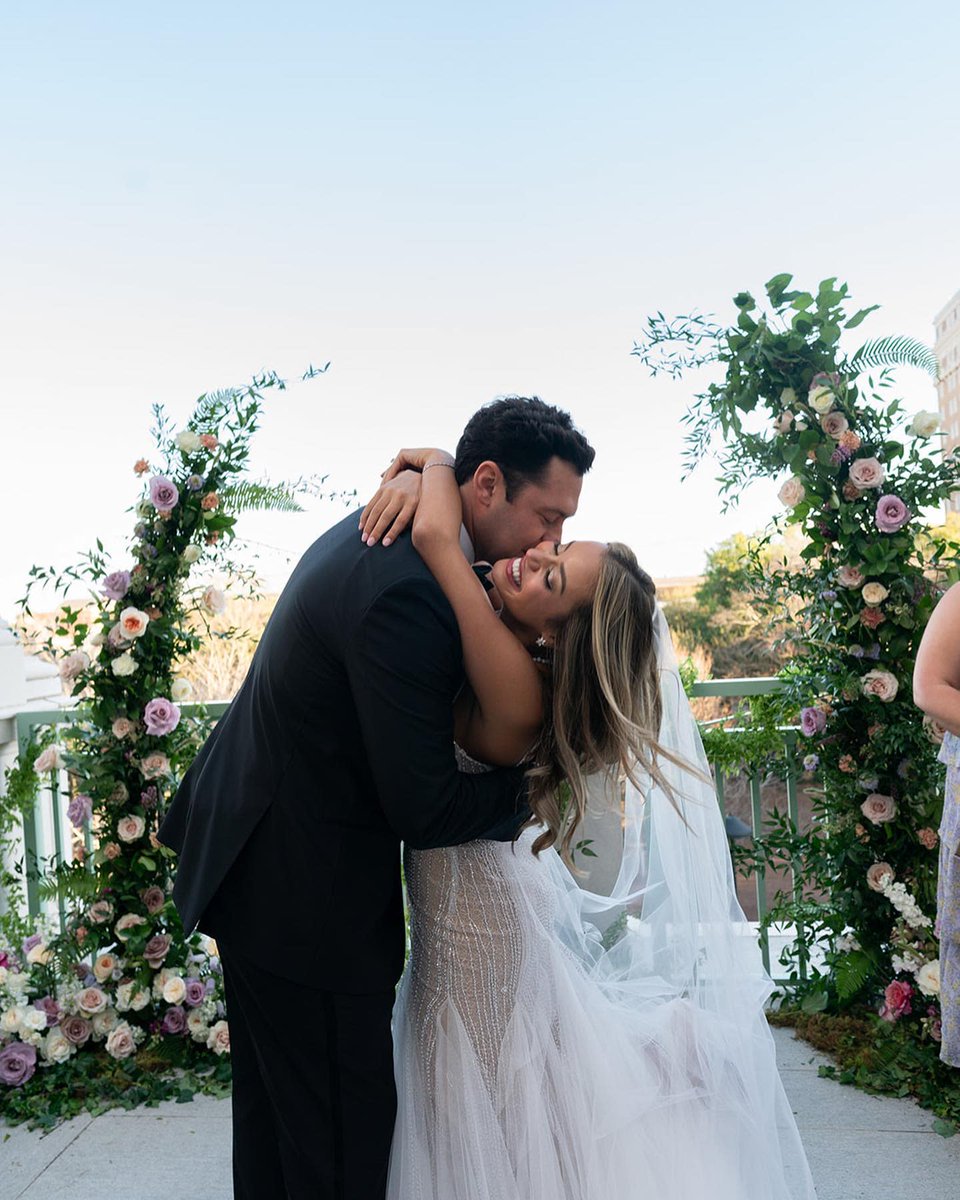 Love and elegance come together beautifully on the Piazza. Under the Charleston sun, every moment feels timeless, every detail unforgettable. From the first look to the final dance, allow Hotel Bennett to serve as the backdrop for your special day. 💍 #WeddingWednesday