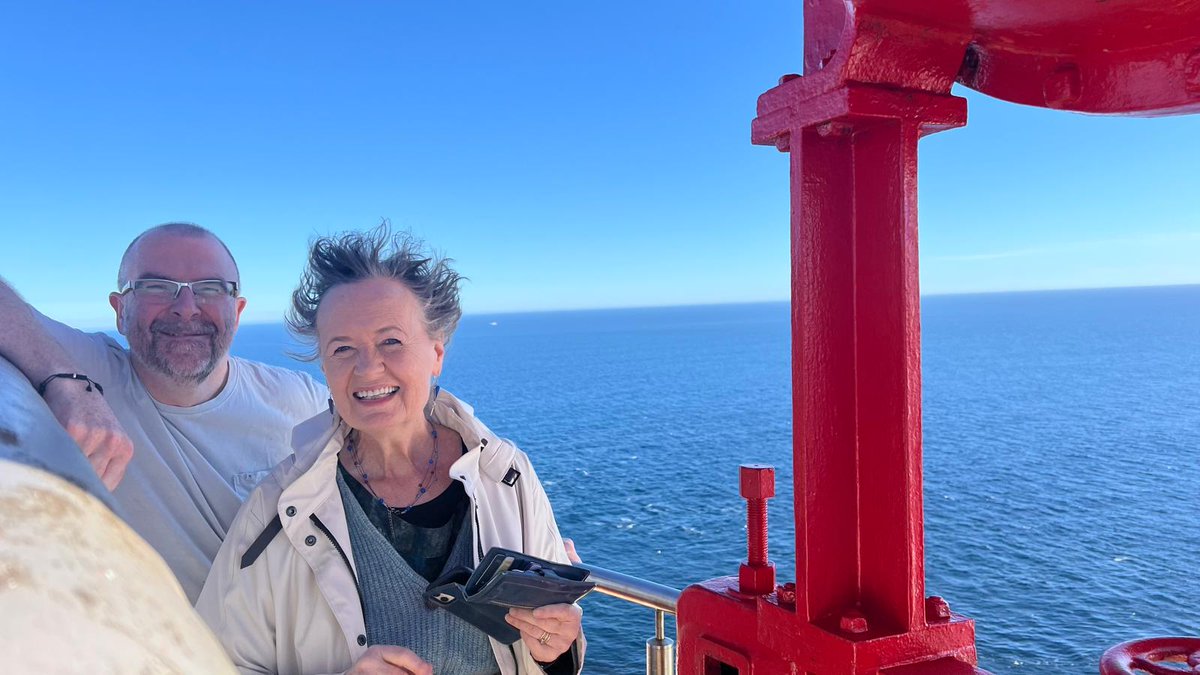 Our great friend @sfbeamish has just arrived in #Shetland for a new collaboration on 'Seavaigers'! 🌊

Sun's bright! ☀️😎