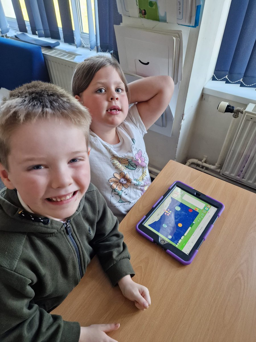 llwynyreos's tweet image. Blwyddyn 2 using the turtle program on J2E for Coding week. #Codingweek