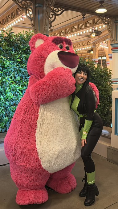 1 pic. I met Lots-O last night! He is one of my top five favorite Disney characters. He was so cuddly