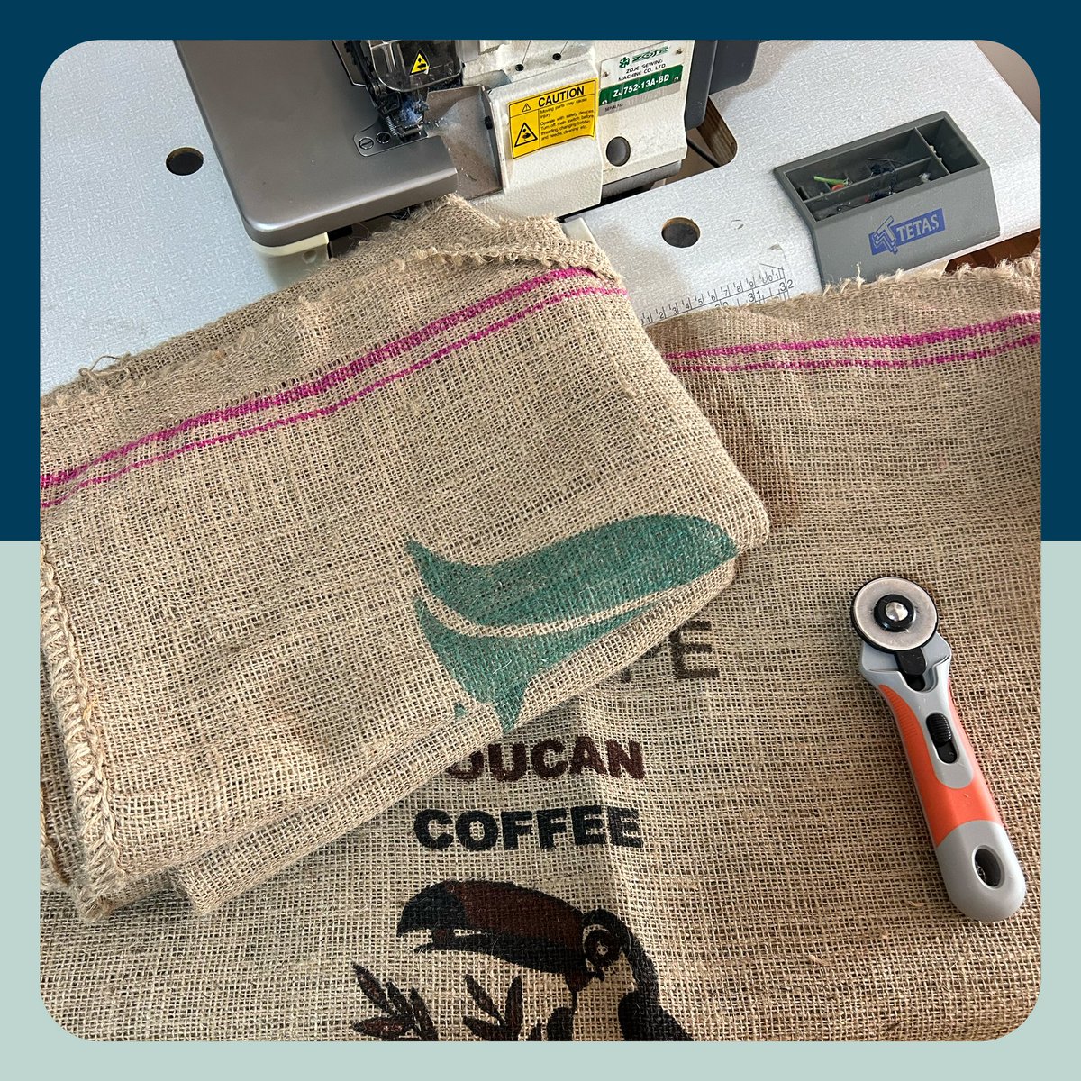 updenimart's tweet photo. Atık denim ve kahve çuvalları kullanılarak tasarlanmış ileri dönüşüm denim çanta.

Upcycled denim bag designed using waste denim and coffee sack.

#updenimart #denim #denimshorts #art #upcycle #recycle #reuse #textile #fashion #denimlook #denimbag #denimfashion #denimblood https://t.co/w4gsikzJvp