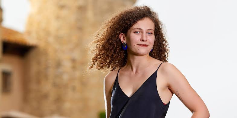 No es deixeu enganyar per la cosa del futbol, AVUI fem programa a les #DonesiDiesCatRadio a les 21h NOMÉS PEL WEB, al CANAL EXCLUSIU DIGITAL. I ens acompanyarà l' Helena Cànovas, que amb només 30 anys ha escrit 6 òperes, l'última s'estrenarà al <a href="/Liceu_cat/">Gran Teatre del Liceu</a> al 2025 <a href="/tona_aj/">Ajuntament de Tona</a>