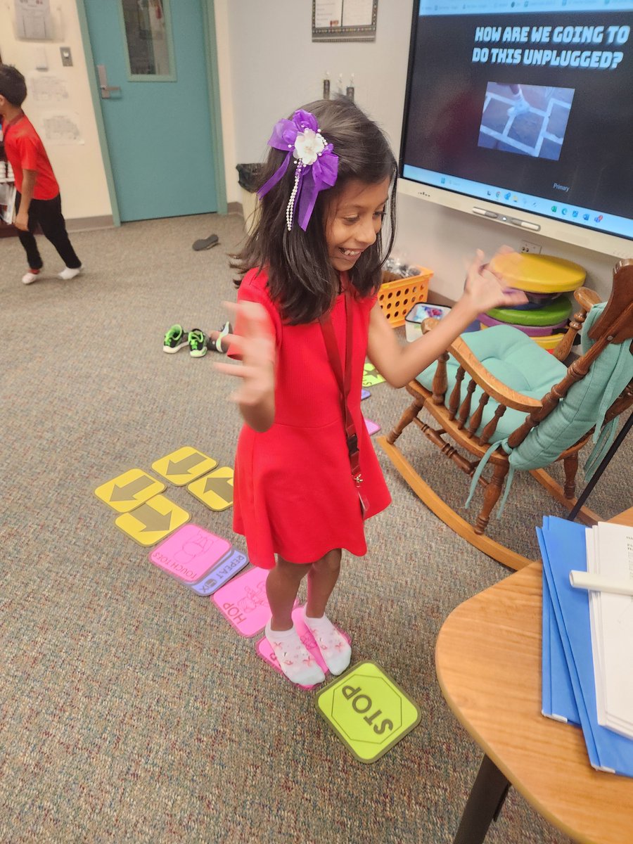 Unplugged coding for the win!
#HayesHawks @Hayes