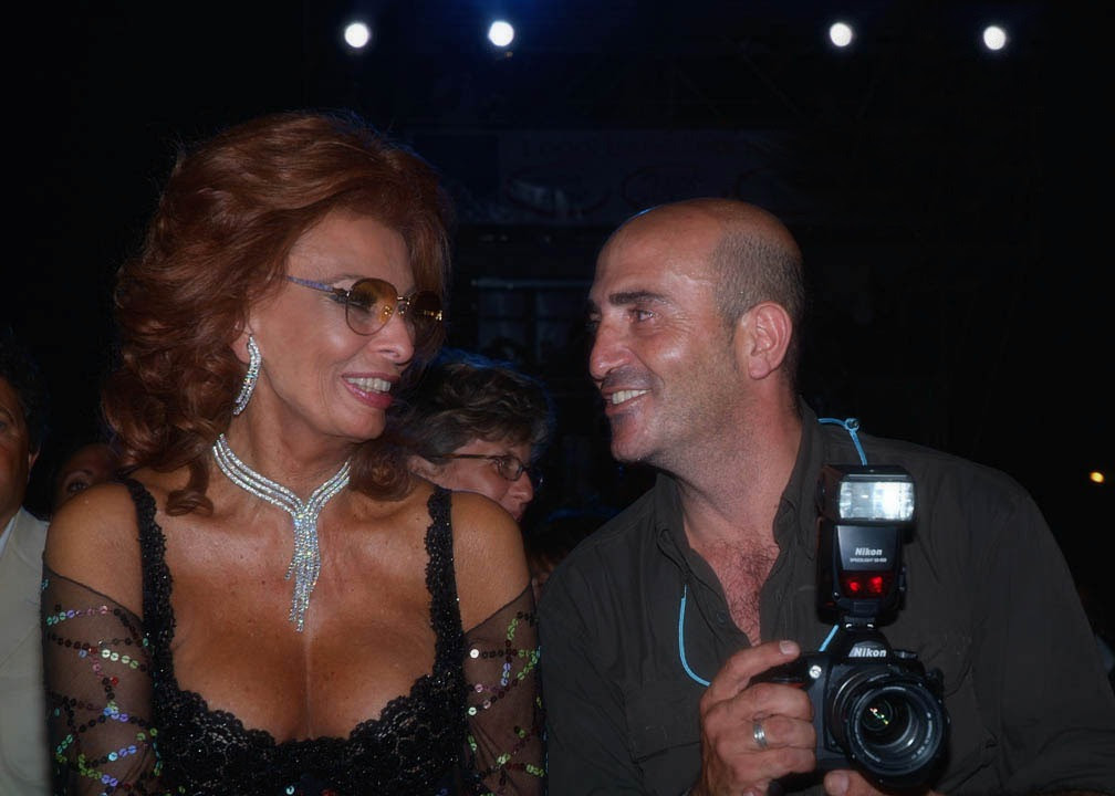 Un murale per festeggiare i 90 anni di Sophia Loren pozzuoli21.it/un-murale-per-… via <a href="/Pozzuoli/">Joe Irwin</a> 21