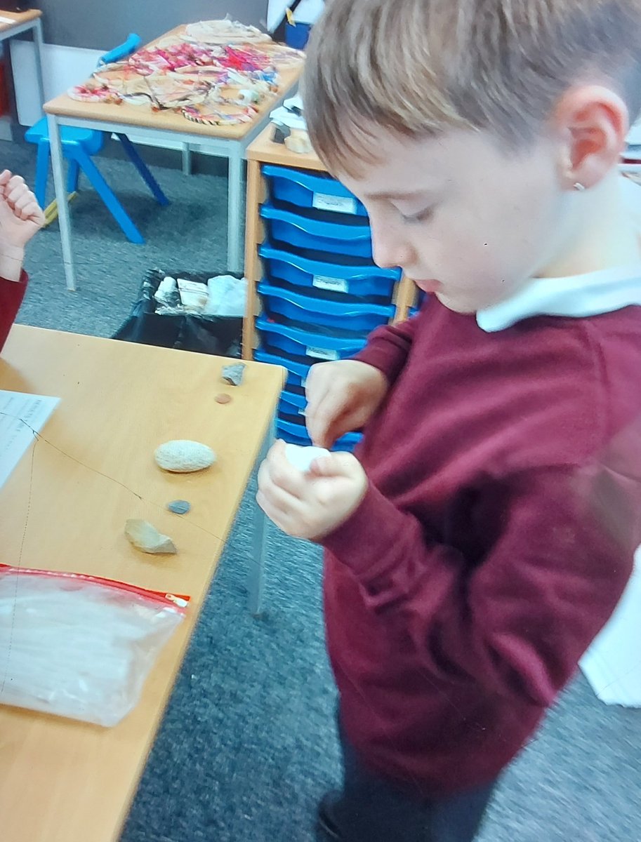 We have been investigating the permeability and strength of a selection of rocks, including granite, chalk, pumice, marble and sand stone.
#MMscience #MMY3