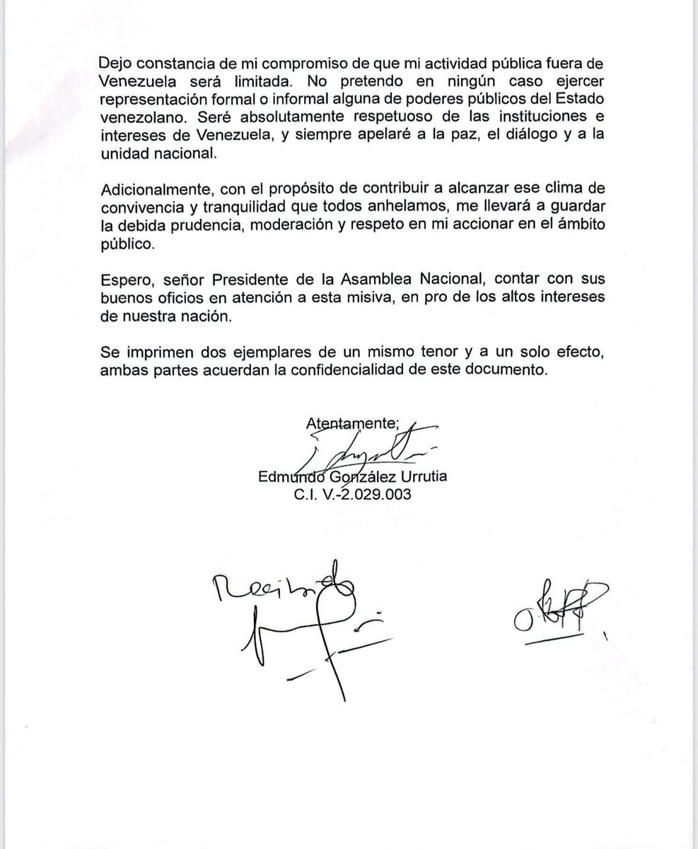 ConElMazoDando's tweet photo. ¡Edmundo González Urrutia: cobarde y traidor de palabra! ¡La verdad siempre vence a la mentira!

Es risible y patético ver cómo Edmundo González Urrutia, después de huir a España, ahora quiere venderse como víctima, alegando que firmó un documento bajo coacción. Falso, cobarde. La verdad es que firmó voluntariamente en la sede de la Embajada de España en Caracas, rodeado de testigos, sin la más mínima presión, y lo saben bien los funcionarios que estuvieron presentes. ¿O es que los diplomáticos de España ahora son verdugos? Vamos, Edmundo, no nos tomes por tontos.

Como bien lo dejó claro Jorge Rodríguez, presidente de la Asamblea Nacional, este señor no solo firmó, sino que él mismo buscó al gobierno venezolano para negociar su salida del país. Se fue con el rabo entre las piernas. Y las fotos están ahí, no hay coacción que valga cuando hasta se tiene el rostro relajado al lado de Rodríguez y Delcy. Pero lo más bochornoso es cómo González se contradice. 😡 Horas antes de su comunicado desde Madrid, su propio abogado en Venezuela aseguró que jamás había firmado ningún documento. ¿En qué quedamos, Edmundo? Primero no firmas nada, luego dices que lo hiciste bajo presión. ¡Es que ni para mentir eres coherente!

Los hechos están claros: Edmundo González miente descaradamente, y lo hace porque no tiene la valentía de enfrentarse a su propia traición. Rodríguez lo dejó claro: "Lo único que uno se lleva es el nombre y la palabra", y Edmundo ha perdido ambas cosas. ¡Qué falta de dignidad! La derecha siempre pretende jugar a ser víctima, pero aquí está la verdad, y la verdad, camaradas, es que Edmundo González Urrutia es un cobarde que huyó y ahora quiere limpiarse las manos con excusas baratas. 😠

¡El pueblo venezolano no es tonto! Sabe quiénes son los traidores y quiénes defienden la patria. ¡Nosotros seguimos firmes con la verdad, mientras ellos se desmoronan en sus mentiras!
