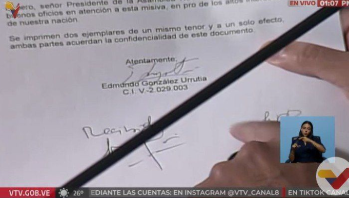 El chavismo muestra un acta, pero no una electoral, sino un acta en la que también pierden, porque muestra la firma de un hombre bajo coacción, Edmundo González, mientras se mantenía el asedio a la embajada de Argentina.

Es además una carta que ni siquiera escribió él sino que