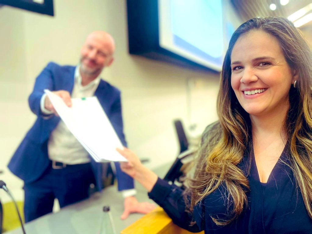 I submitted a resident petition to the Lord Mayor and WCC CE Stuart Love at Full Council today (18.09.24). It calls for the pedestrianisation of Formosa Street. The petition received 365 signatures and is supported by local businesses. 

For more info 👉 committees.westminster.gov.uk/mgEPetitionDis…