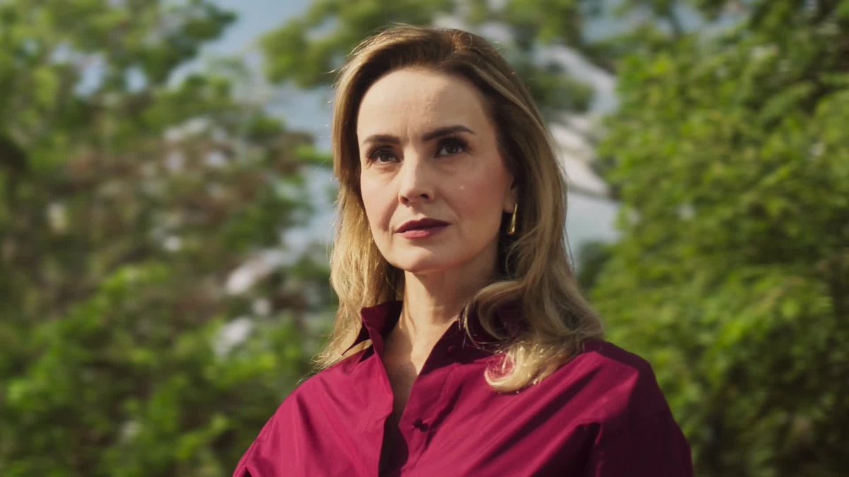 detlnovelas1's tweet image. Alejandra Barros estará en #JuegosdeAmoryPoder, título tentativo de la nueva producción de Carlos Bardasano basada en la obra chilena #JuegosdePoder, la cual llegará en MARZO 2025 a las 9:30PM por el @Canal_Estrellas 

📰 Edwin Palencia - Confesiones de Famosos