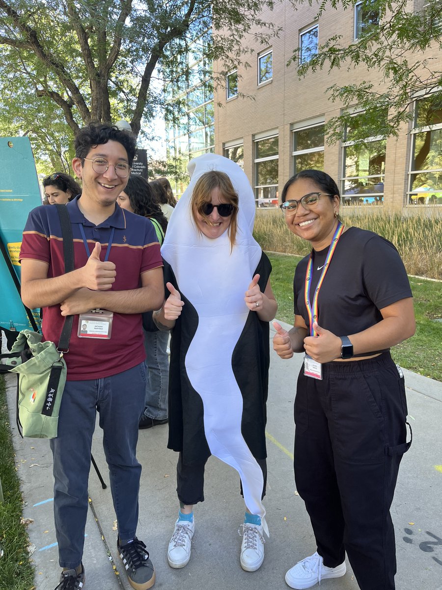 The McKey and Roberson labs sure know how to scope out the repro people! Lots of fun was had at the #CUAnschutzBlockParty <a href="/CUAnschutz/">University of Colorado Anschutz</a> 🌞🧪🔬
