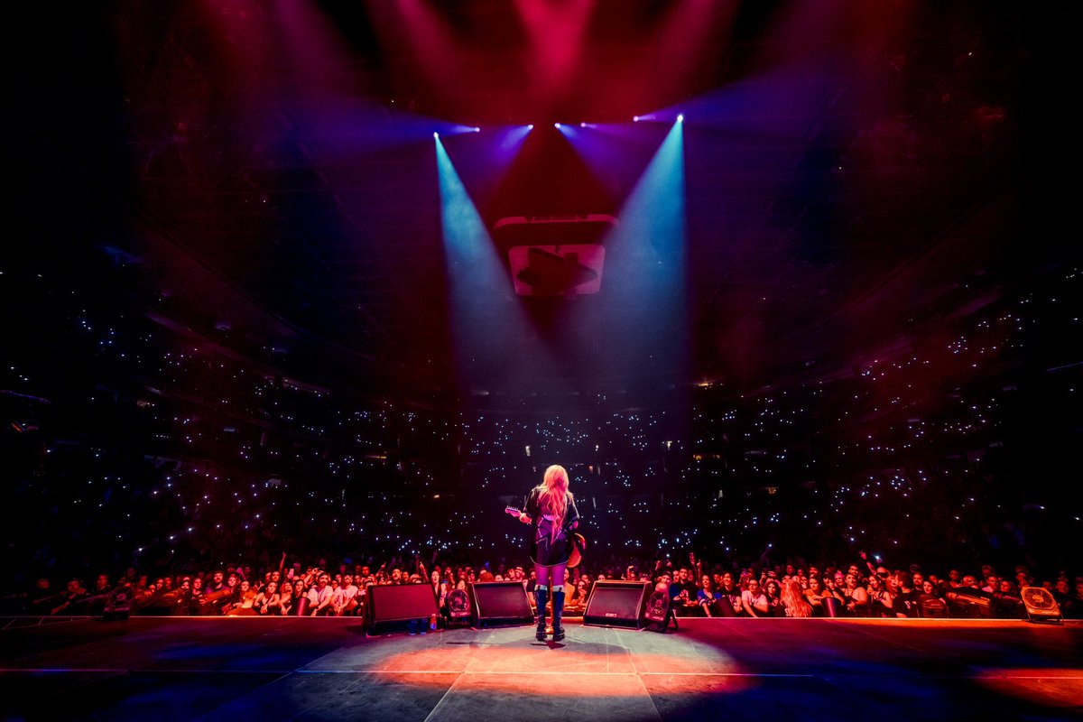 AvrilLavigne's tweet photo. I have my last show tonight and I want to thank my band Steve Ferlazzo, David Immerman, Matt Reilly, Chris Reeve, and Cameron Hurley for always standing up on stage with me and putting on the best possible show.

I want to thank @simpleplan @girlfriendsxo and @iamfefemusic for joining me on this incredible run. I am so proud of the show we all put on every night. From the first note played in each venue to the last piece of confetti hitting the ground, you all are a huge part of making each night truly special. I feel so blessed to call you all my friends and I cherish all our moments on and off the stage together. 

And thank you to my crew who’s been traveling with me the past 5 months. There are so many people who have put so much time, energy, and heart into this tour and I want to say from the bottom of my heart how much I appreciate all the hard work. 

I have toured for so much of my life and at the end of each one I am reminded how special what we do is, how many people it takes to make my vision happen, and how I look forward to the next time. 

💚🧡🩷🖤 Avril