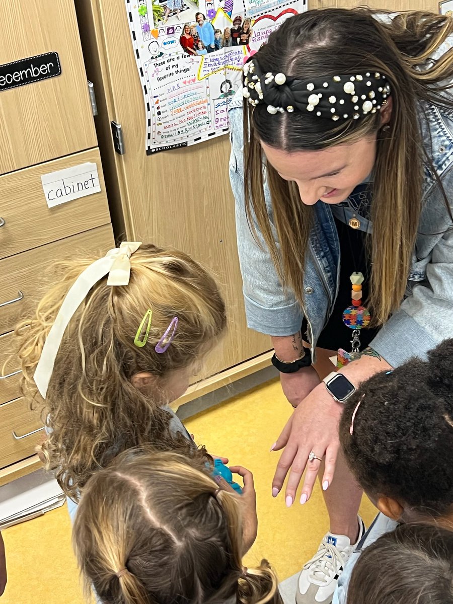 Miss Reynolds tweet media