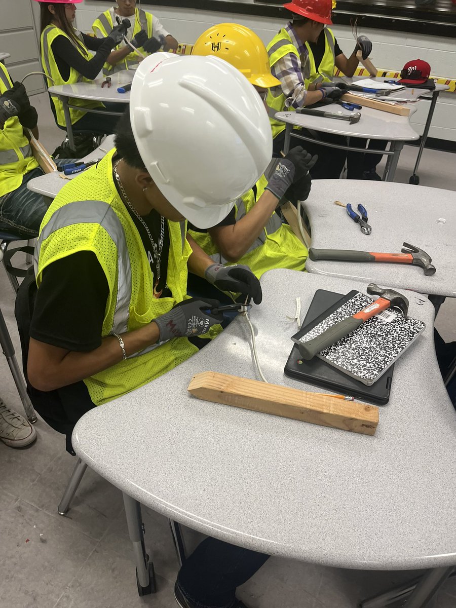 high_scorpion's tweet image. Electrical Technology I-following the  national electrical codes (Article 334.30) supporting and securing romex with cable straps. 
#ScorpionStrong🔨🔨💥💥💥🖐️🥽⛑️👷‍♀️👷