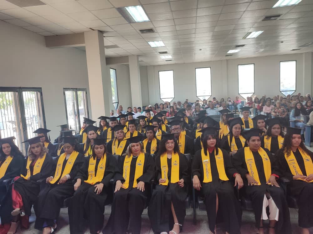 OficialUnerg's tweet photo. ¡Un nuevo capítulo comienza!🎓

Felizmente anunciamos que 43 nuevos profesionales se han graduado como Licenciados y Licenciadas en Enfermería en Pto Cabello, estado Carabobo, este acto significativo tuvo lugar en la Cámara de Comercio. 

@NicolasMaduro 
@delcyrodriguezv https://t.co/NEEKDt2Wq4