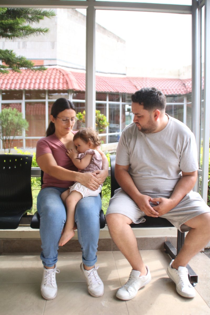 #IESSteInforma| En la semana de #SeguridadDelPaciente el Hospital del Día Macas 🏥 realiza charlas para concientizar con los pacientes.🎗️

Los especialistas de la unidad médica mencionan la importancia de la transferencia correcta en los puntos de intercambio del paciente. 🧼🧽