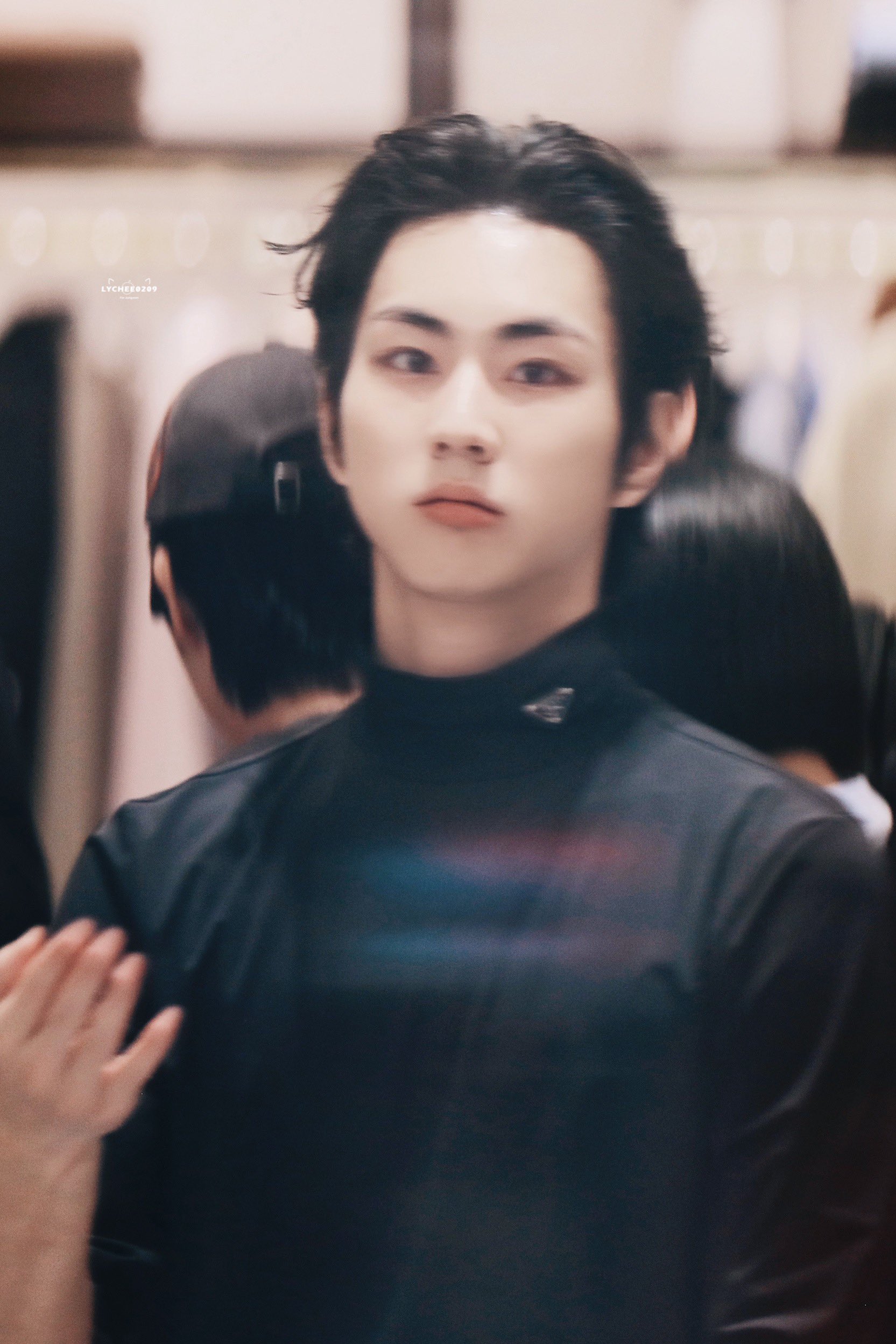 enhypen ジョンウォン ジョンウォン🥺って思って見たら はだけ具合が🔥 #enhypen#エン