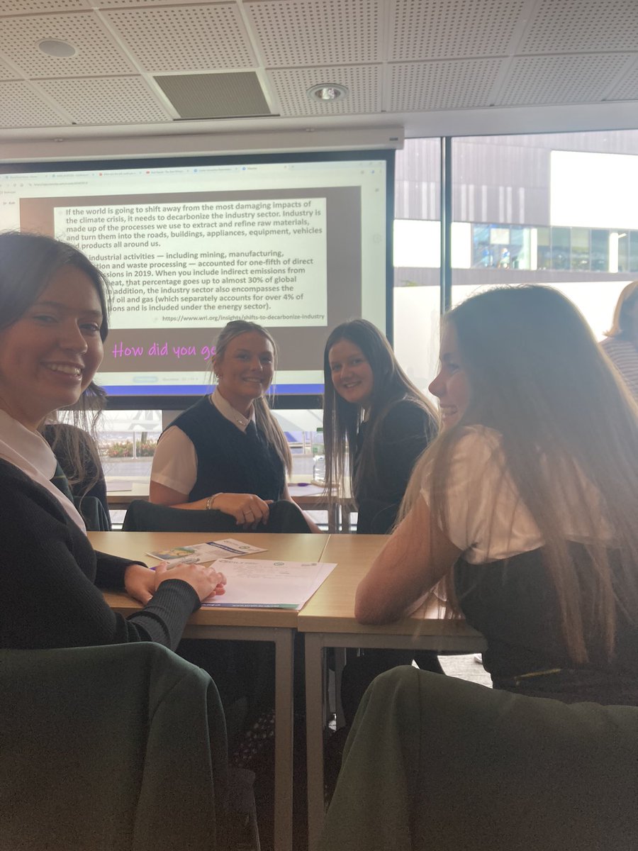Fantastic day at the “Moving Forward with Languages” conference last week! Pupils got a taste of what it’s like to study a language at university and tried their hand at translation and interpreting 👏 <a href="/scottishcilt/">SCILT</a> <a href="/linggow_/">Maestra Duffy 👩‍🏫 / Linguist fae Glasgow</a>