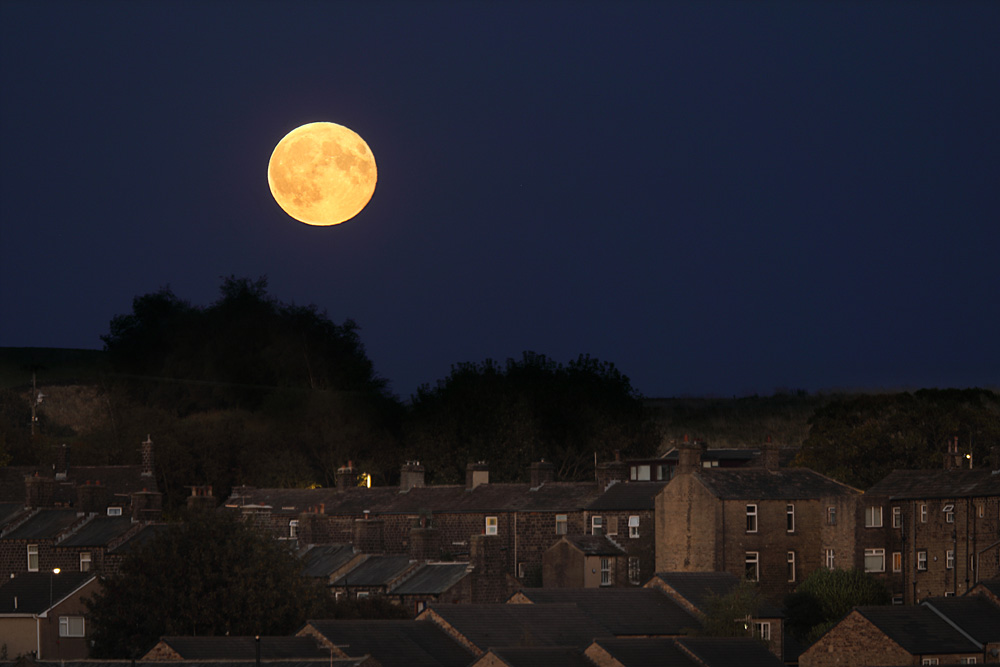 Tonight's supermoon looking towards Lees from #Haworth #supermoon #fullmoon #astro #moon #september