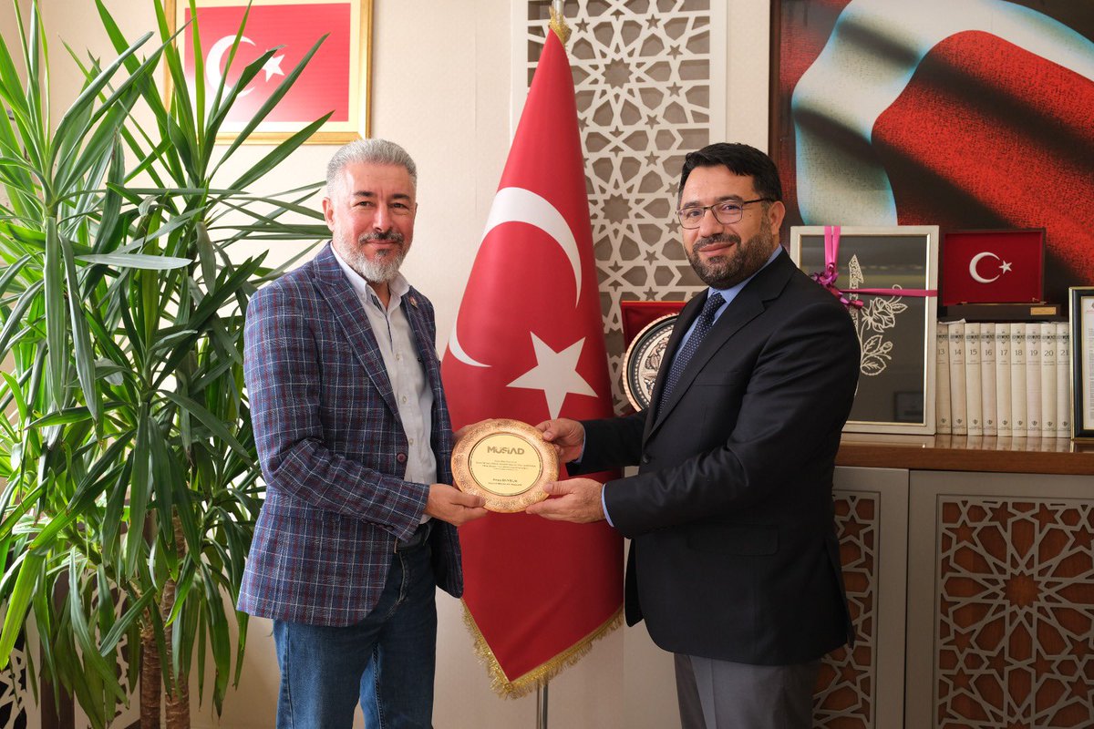 Bugün ziyaretimizi <a href="/erzincanmuf/">Erzincan Müftülüğü</a> atanan @i_fakirullah hocamıza hayırlı olsun da bulunduk. 
<a href="/diyanetbasin/">Diyanet</a>