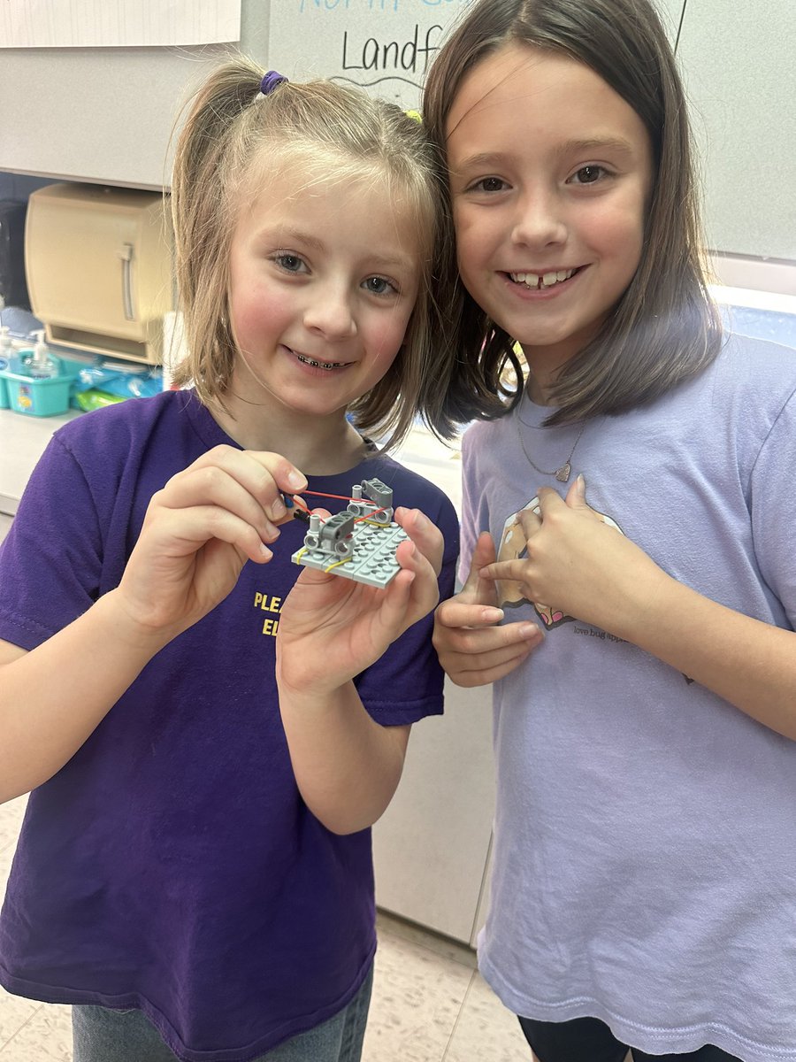 Solving world problems with our <a href="/LEGO_Education/">LEGO Education</a> creations! <a href="/PleasantUnionYR/">Pleasant Union Elem</a> #globalgoals