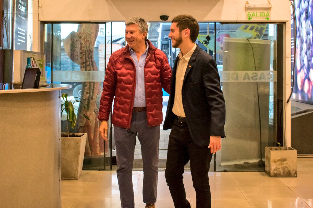 PARA QUE CHUBUT SIGA LIDERANDO LA AGENDA DEL HIDRÓGENO VERDE

En la <a href="/CasaDelChubut/">Casa del Chubut</a> en Buenos Aires me reuní con su presidente, <a href="/FedePuratich/">Fede</a>, y con referentes ambientales para avanzar con el plan de trabajo de Hidrógeno Verde, en línea con la agenda de desarrollo que plantea el