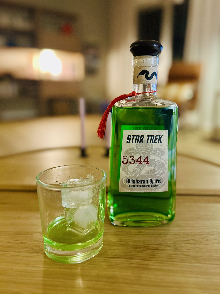 It‘s green.
<a href="/StarTrek/">Star Trek</a> <a href="/vsinne18335/">V-SINNE Gin</a>
