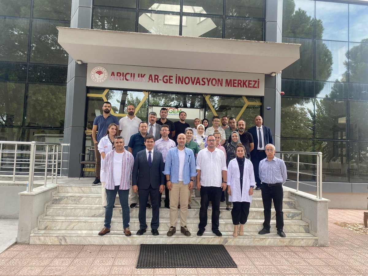 Egetarimsal's tweet photo. TAGEM Hayvancılık ve Su Ürünleri Araştırmaları Daire Başkanımız Sayın Dr. Erdinç VESKE ve beraberindeki heyet tarafından Enstitümüz Arıcılık Araştırma Merkezi ziyaret edildi. @tagemgovtr @erdincveske #tagem #etae #arıcılık #apiculture https://t.co/YXbAYkjnJN https://t.co/hsTB6mYXZS