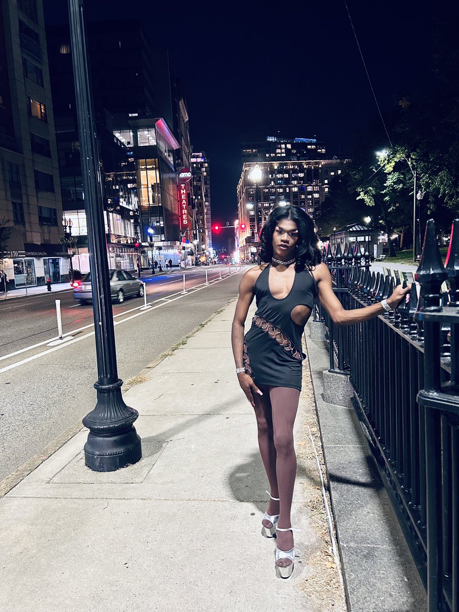 onixxaura's tweet photo. just a lil night on the town 🖤 https://t.co/Er5fkgUL5C