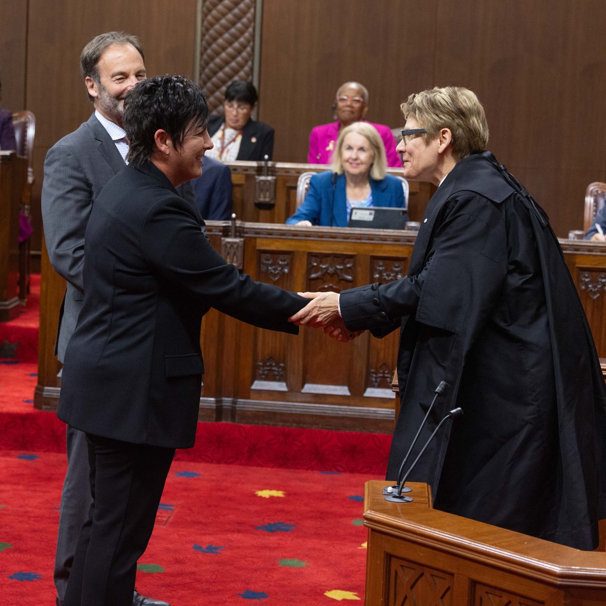 Cet après-midi, j’ai eu l’honneur de présider la cérémonie d’assermentation de l’honorable sénatrice Tracy Muggli.  Bienvenue au Sénat!
🇨🇦
This afternoon, I had the honour of presiding over the swearing-in ceremony of the Honourable Senator Tracy Muggli. Welcome to the Senate!