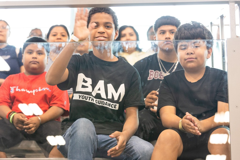 Youth Guidance, in partnership with The Refugee Life Foundation, Athlete's Foot, and The Community Retail Association was proud to host the "Back 2 School Kicks" event. 
⁠

⁠