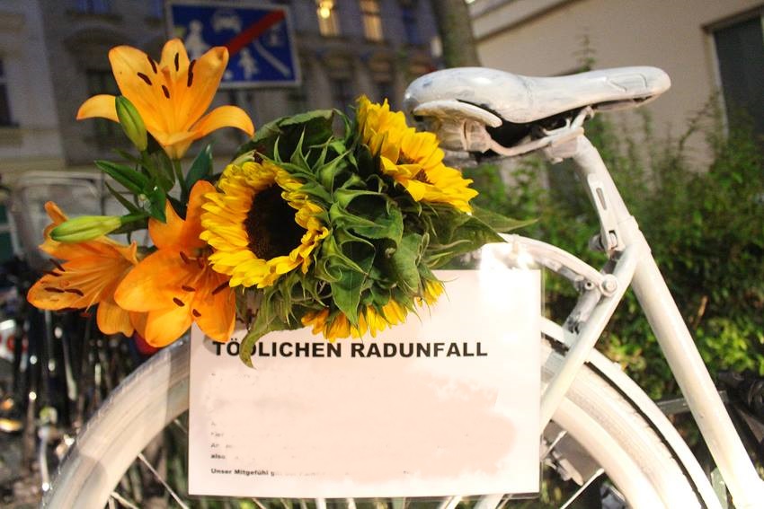 Die Wiener Fahrrad-Community wird am Donnerstag, 19.9.2024 für den, nach einem tragischen Verkehrsunfall, am 9. September getöteten Radfahrer, ein Ghostbike* an der Unfallstelle zu errichten.