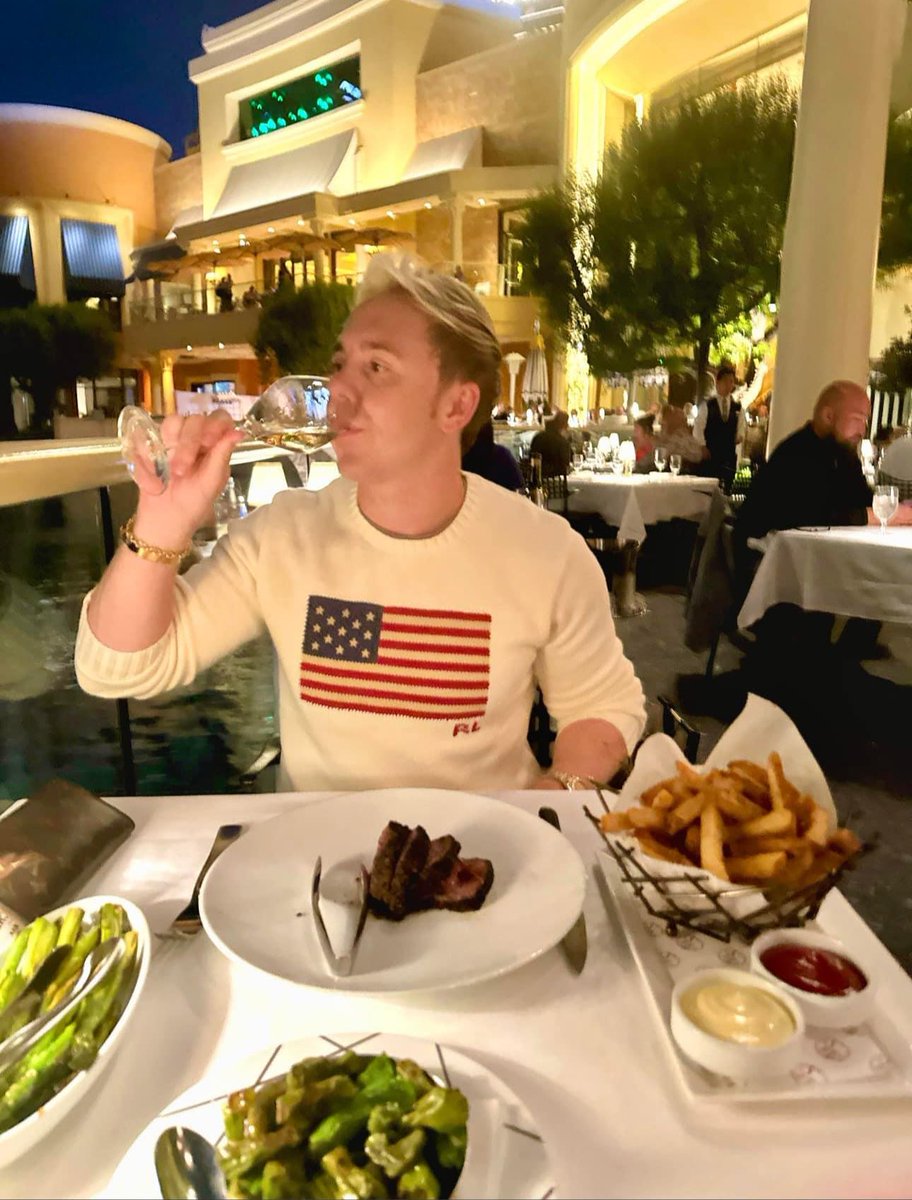 johngalea's tweet photo. My favourite Restaurant in #lasvegas 🙌🫶❤️ #SWSteakhouse @WynnLasVegas #johngalea #galea #mrpianoman https://t.co/dHljNgt0GD