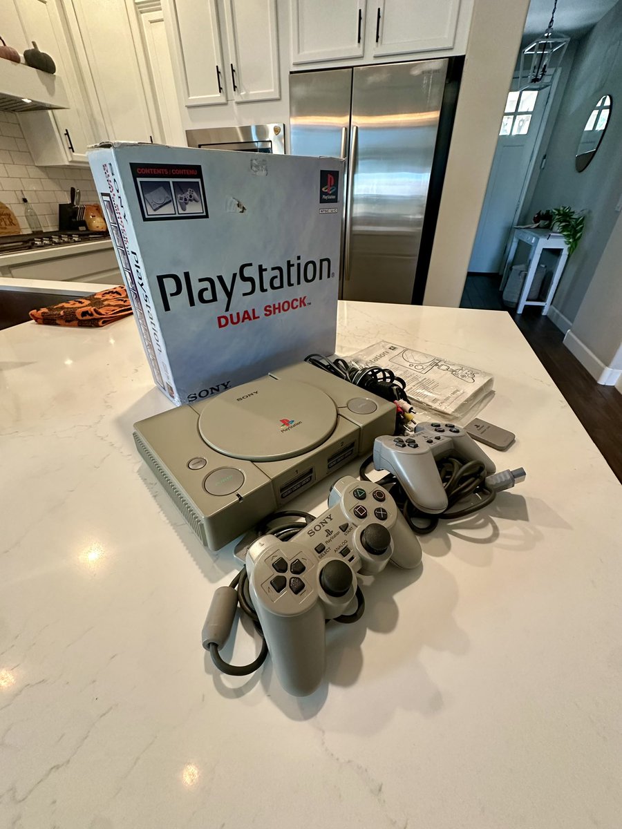 Blue Thunder tweet media