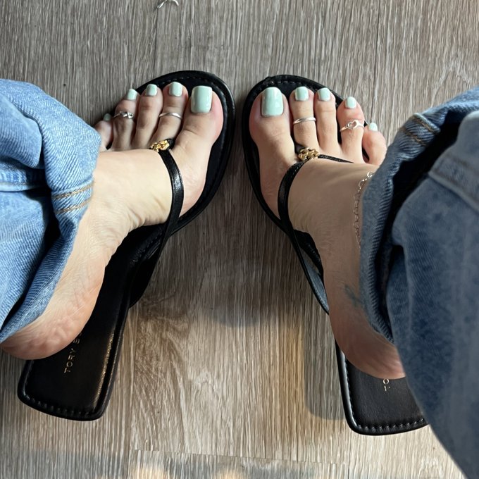 2 pic. F&amp;F my favorite to post 🩷 https://t.co/vYGk9t6A5s<a href="/tag/pedicure"class="tags"><span>#pedicure</span></a>