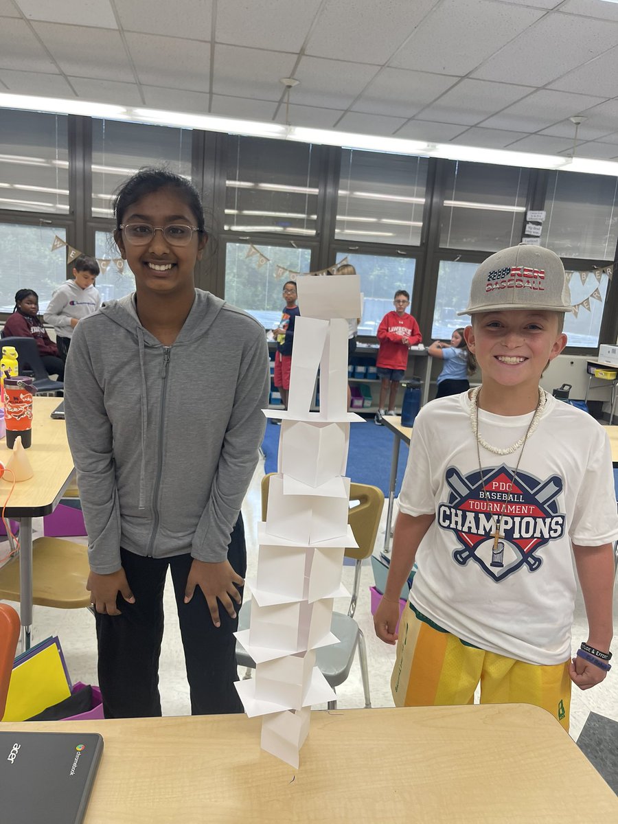 We worked hard on our Iready testing this week so we celebrated with a quick STEM challenge 👩🏻‍🔬👨🏿‍🔬🔭