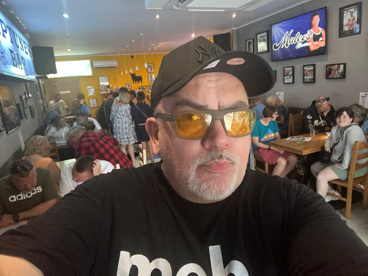 DerrenLitten's tweet image. Such great fun doing a quiz at Mateo&apos;s today.  Thanks to all who joined in the fun!