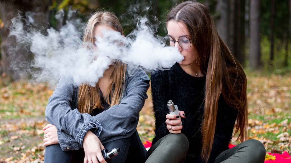 College students who #vape had lower cognitive 🧠 function scores than those who didn’t, and the more they vaped, the bigger the disparity, according to first-of-its-kind research presented by the  American Neurological Association. myana.org/publications/n…