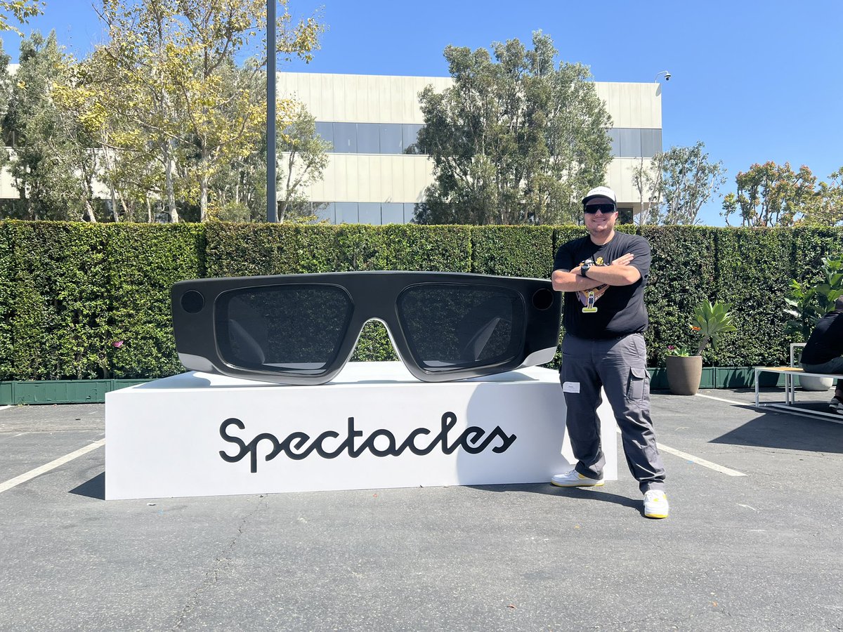 D_Kochensparger's tweet image. Lest Fest today! Wearing #Spectacles next to a giant pair of the glasses!