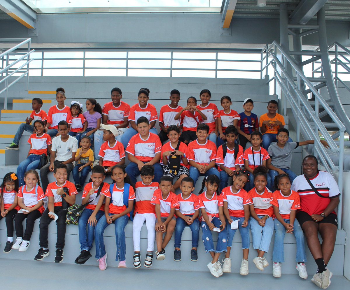 Gracias a <a href="/FundSBV/">FundaciónSusBuenosVecinos</a> y <a href="/FccPty/">FCC Panamá</a> estos niños del barrio Juan Díaz en ciudad de Panamá reciben educación socio emocional de alta calidad. ⚽️♥️ #EmprendimientoSocial #EducacionDeCalidad #TransformacionSocial
