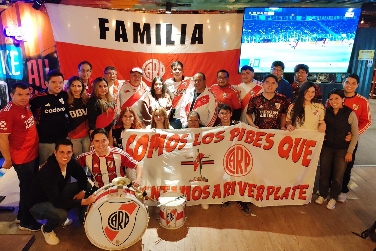 filialrivercbba's tweet photo. La Banda de Cocha alentando anoche en el empate frente a Colo Colo! A definirlo en casa, Vamos River!⚪🔴⚪💪🏻 

#LaBandaDeCocha #RiverEsMundial https://t.co/ODt0RUJkIk