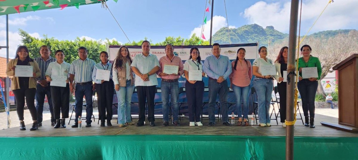 SDEyT_Morelos's tweet photo. 📄#Boletín | Concluye @SNEMorelosMX con la ejecución de 94 ferias de empleo durante esta administración: @AnaCecilia_Rdz 💼

✅ En Tlayacapan, más de 20 empresas ofertaron vacantes para diversos perfiles laborales

Leer más 👇🏼
https://t.co/6Eza0YzGqT https://t.co/X1nDDnjb1g